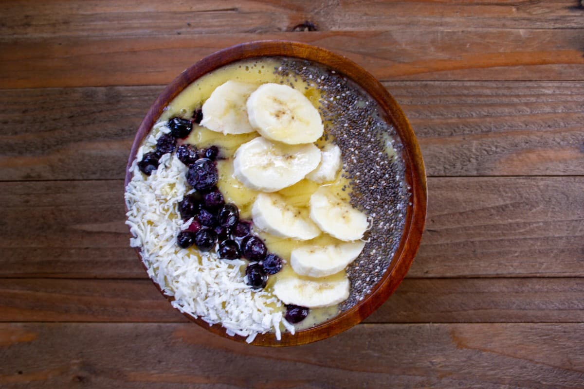 Banana pineapple smoothie bowl