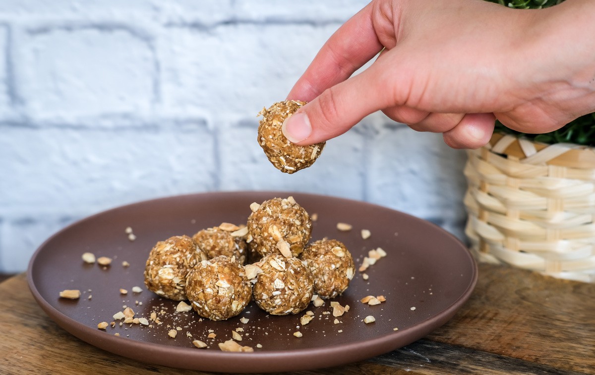 3 ingredient peanut butter oatmeal balls