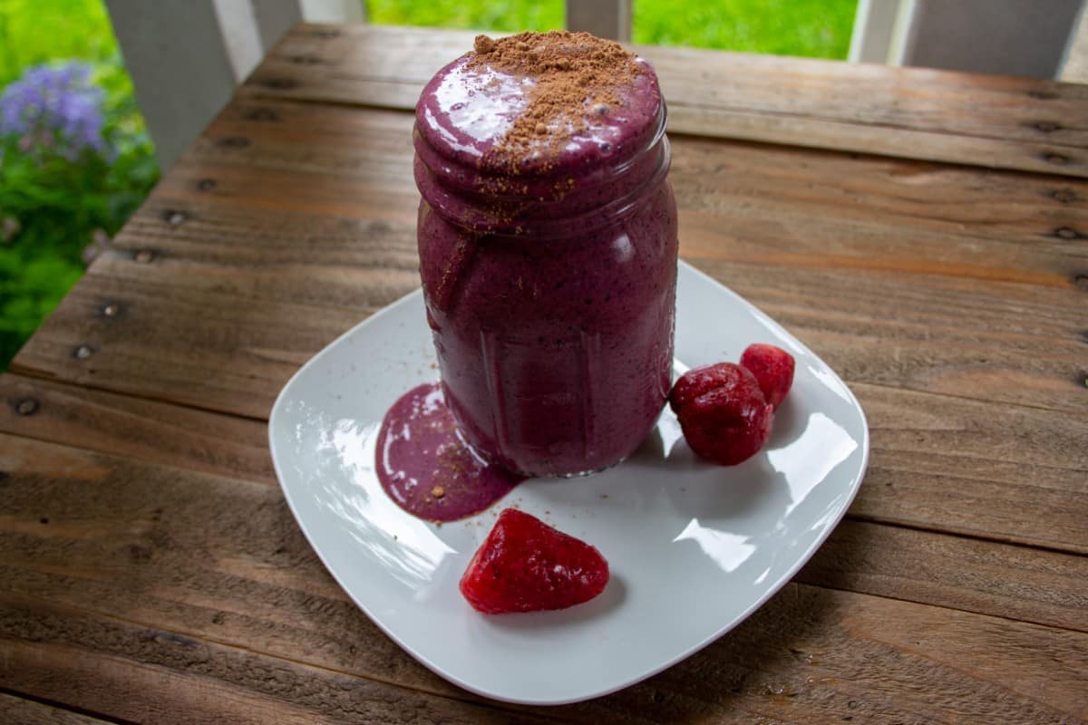 Acai smoothie in a mason jar