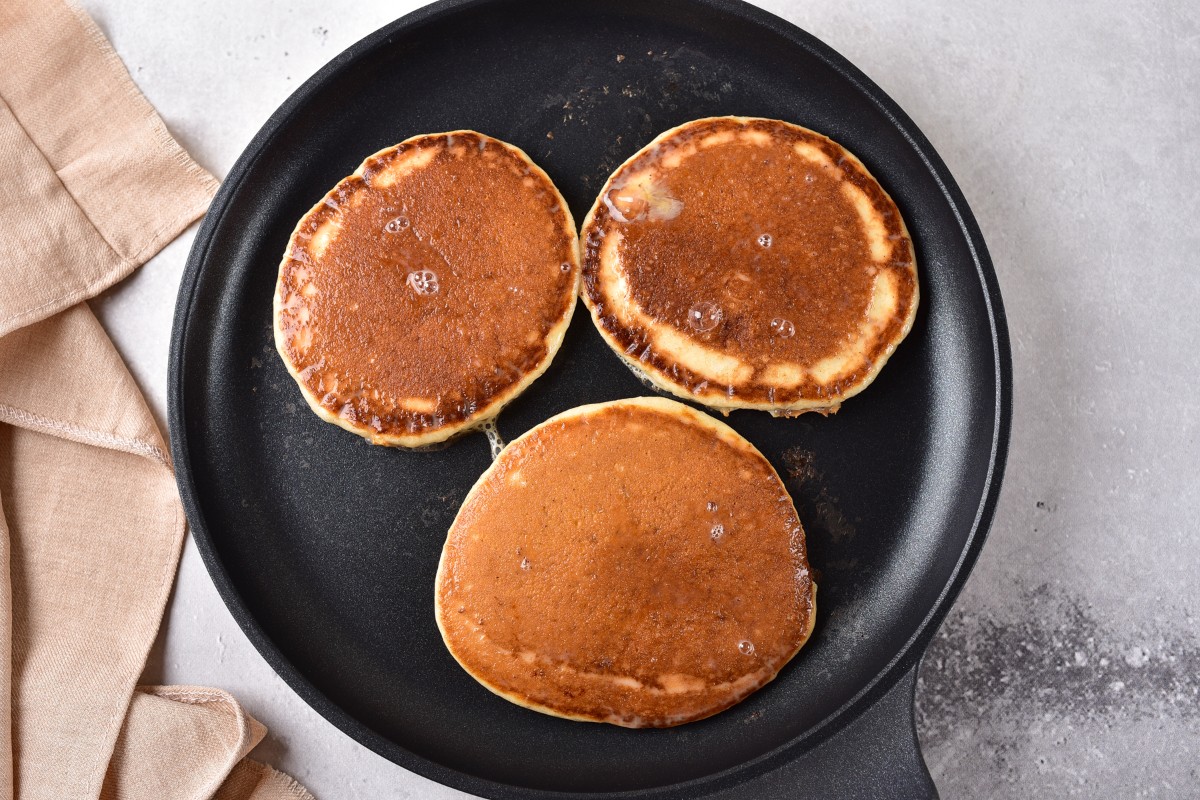 Frying pancakes in a pan