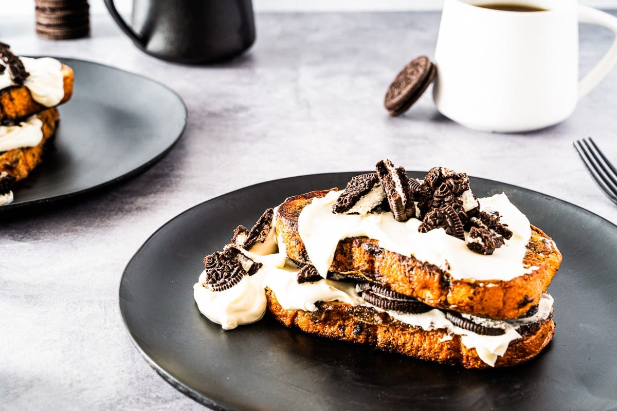 https://goldentruffle.com/wp-content/uploads/2022/06/Step-8-Serve-Oreo-Pieces-Oreo-French-Toast.jpg