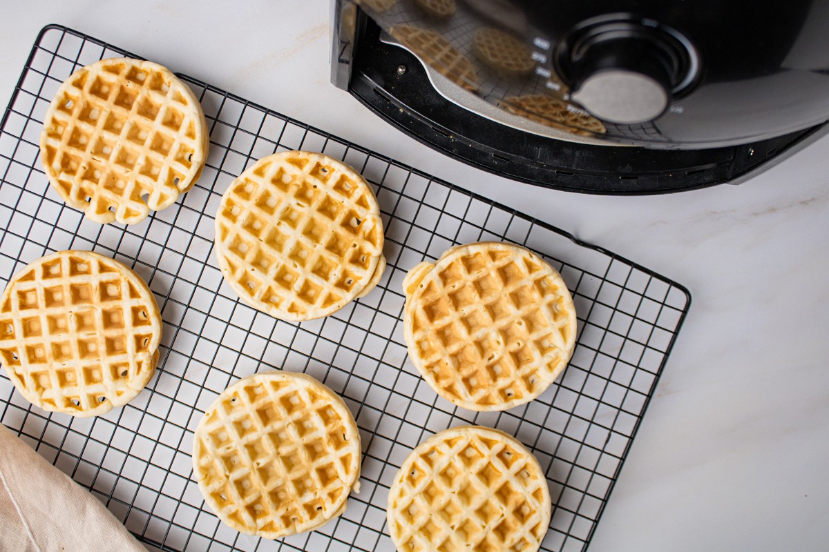 Frozen waffles in air fryer