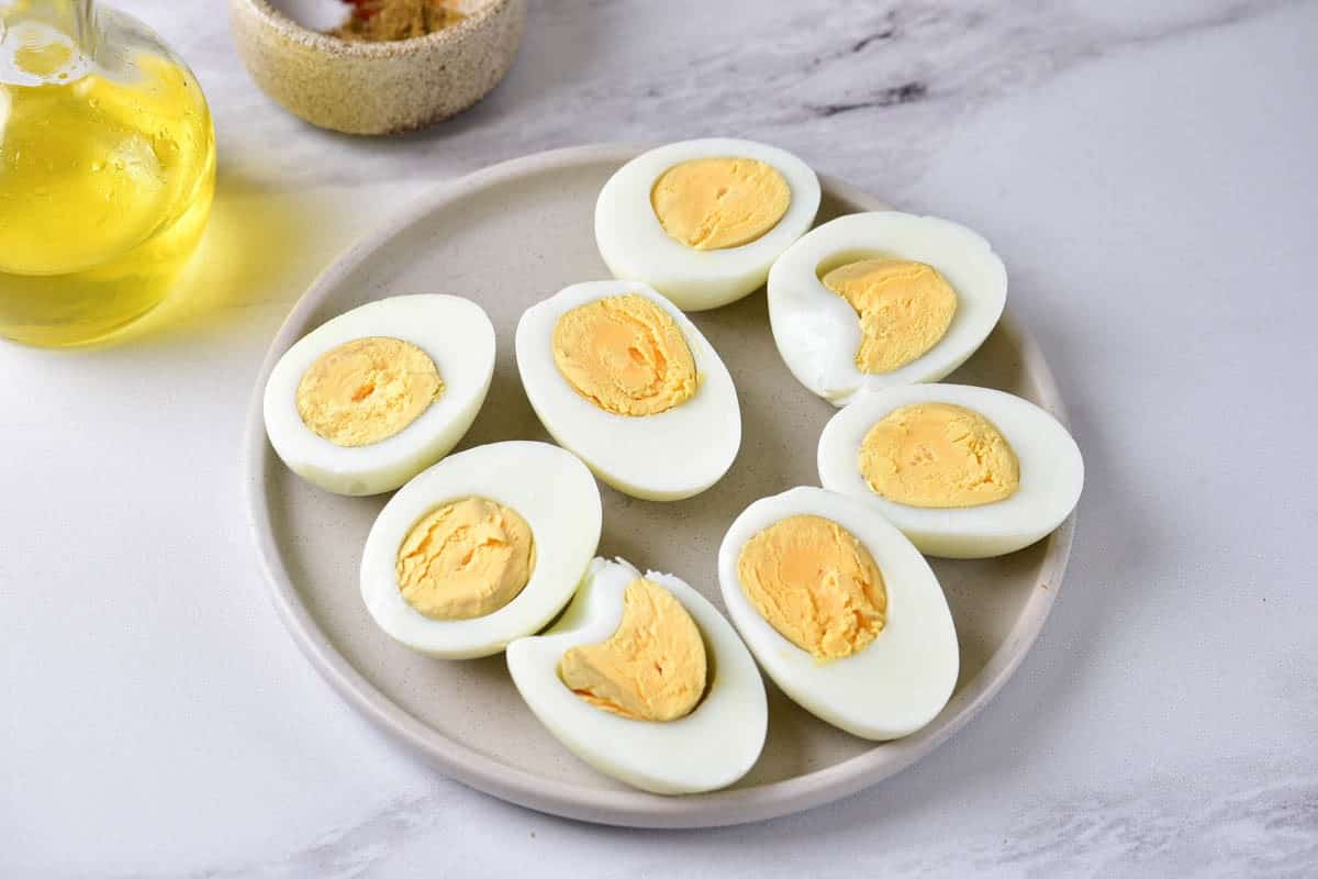 Sliced eggs