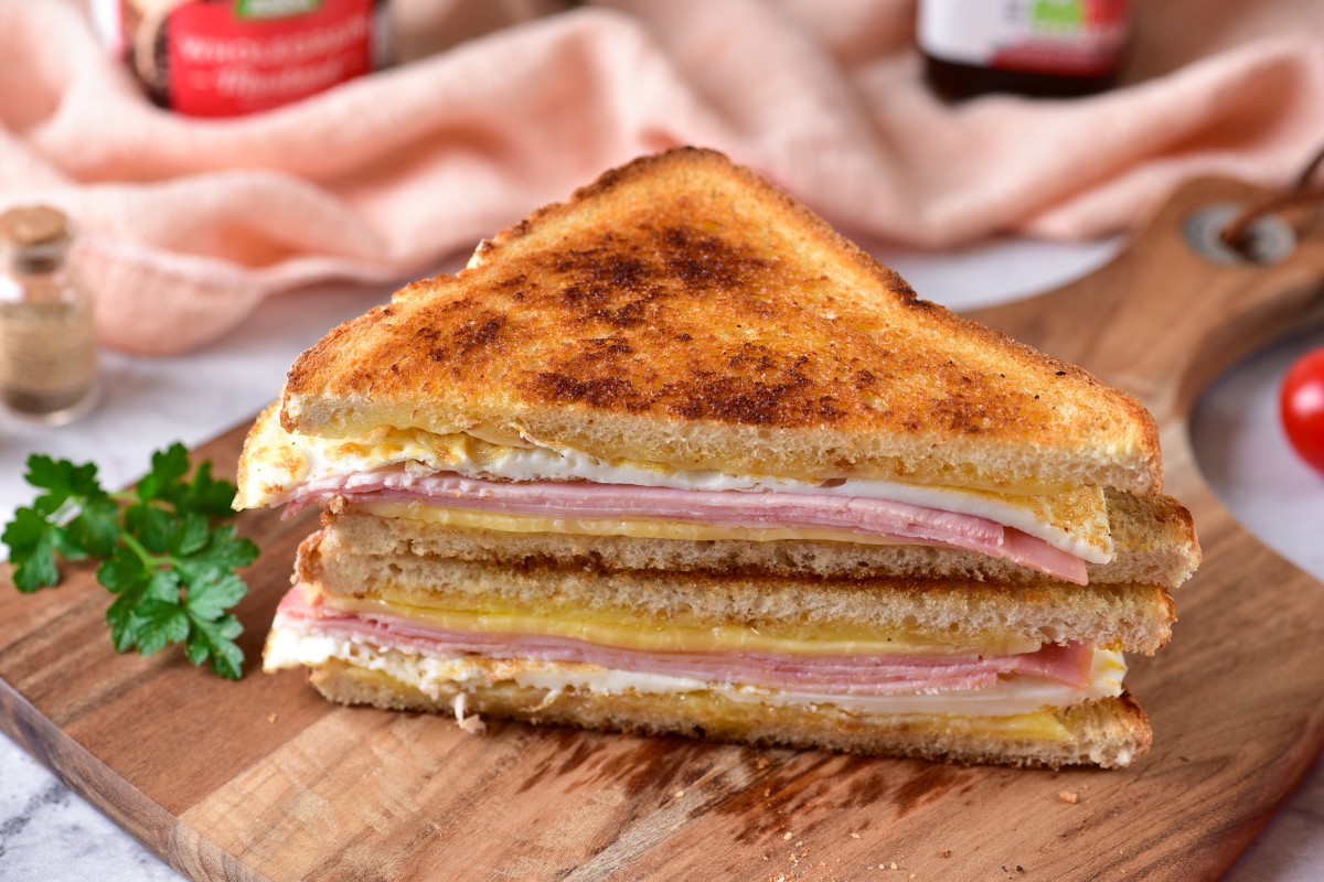 Ham and egg sandwich