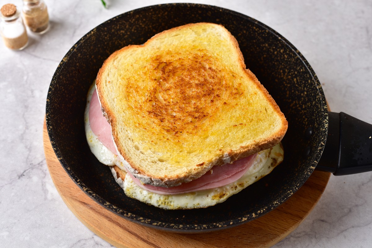 Cooking sandwich in pan