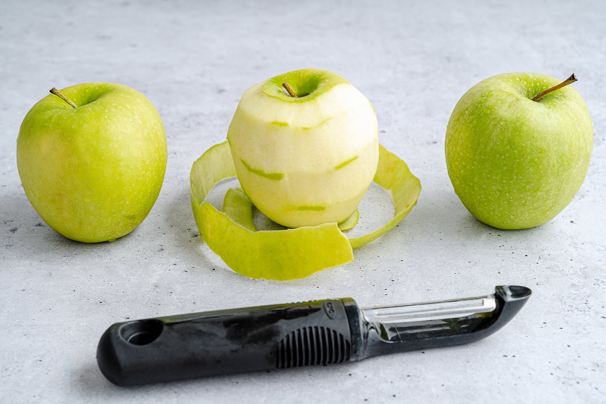 Peeling apples