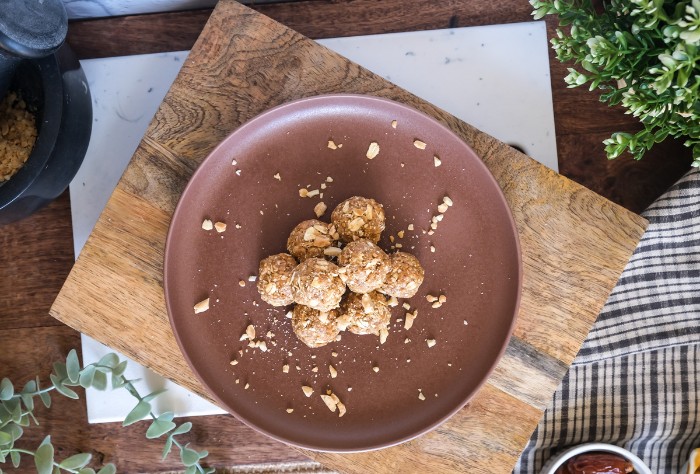 3 Ingredient Peanut Butter Oatmeal Balls