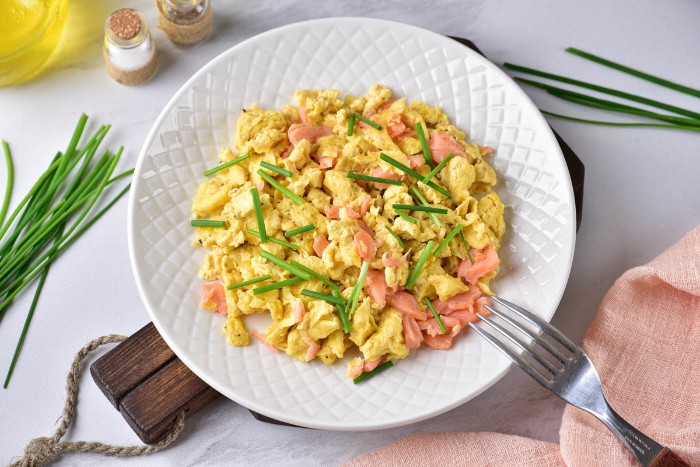 Smoked salmon scramble