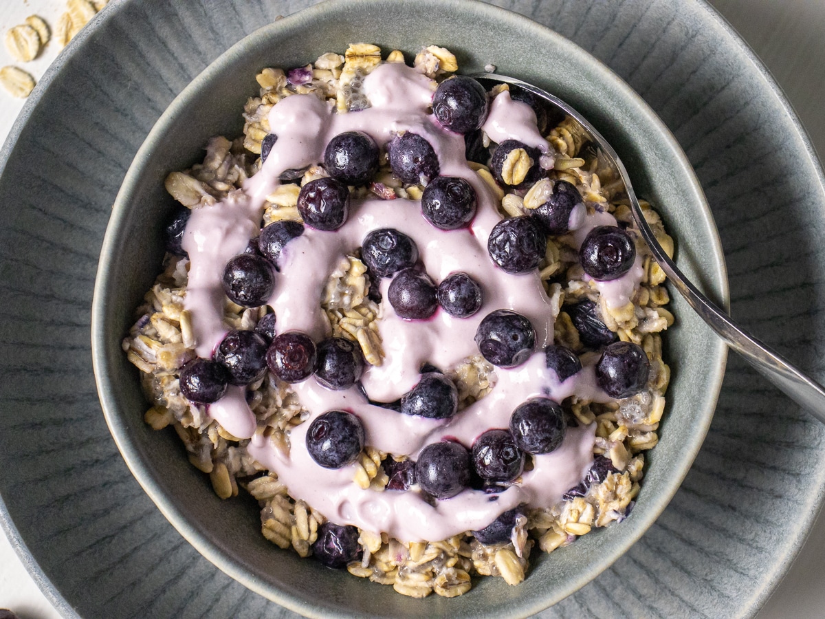 Overnight Oats With Frozen Fruit