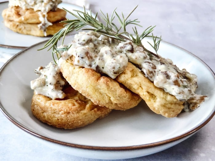 Vegetarian biscuits and gravy