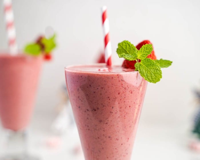 Strawberry mint smoothies