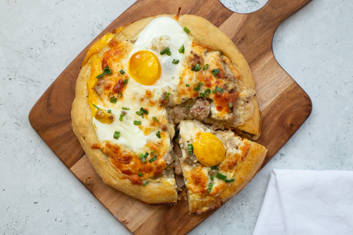 Sausage & Gravy Breakfast Pizza | Golden Truffle